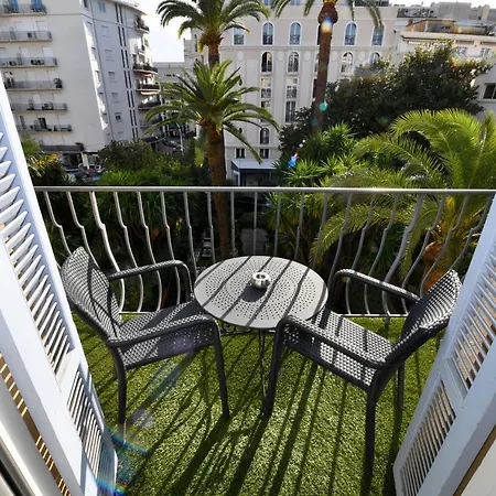 Hotel De Provence 3*