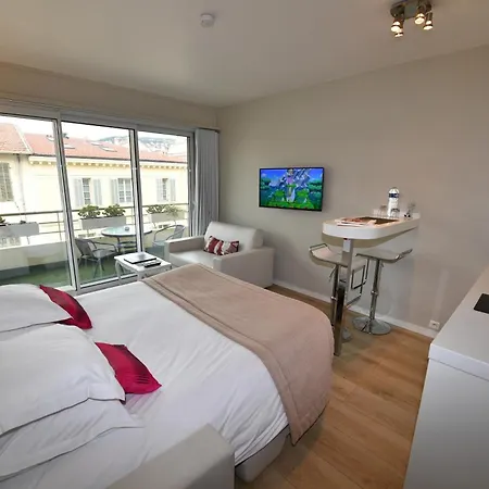 Hotel De Provence 3*