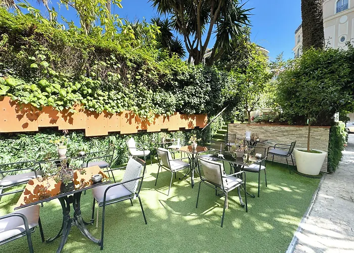 De Provence Отель 3*