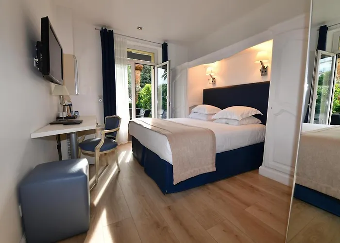 Hotel De Provence 3*