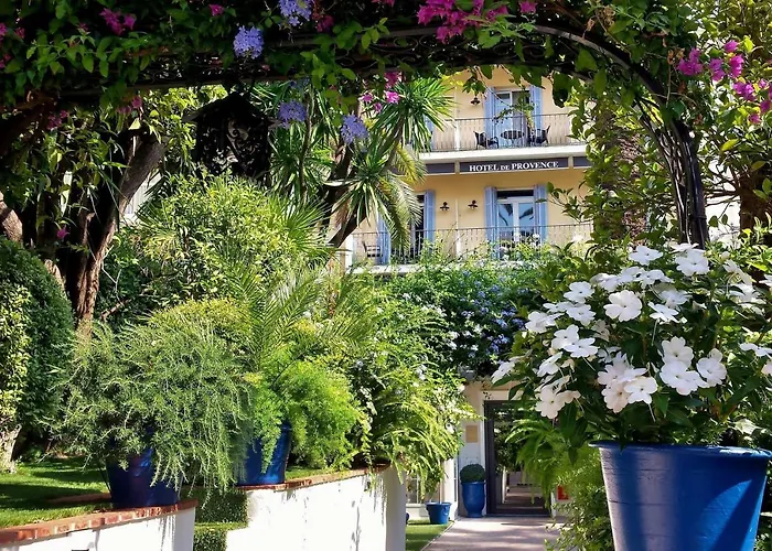 Hotel De Provence 3*